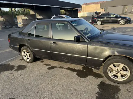 Mercedes-Benz E 220 1993 года за 1 750 000 тг. в Талдыкорган – фото 6