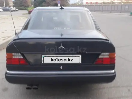 Mercedes-Benz E 320 1993 года за 2 800 000 тг. в Усть-Каменогорск – фото 4