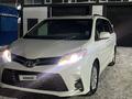 Toyota Sienna 2015 годаfor11 650 000 тг. в Астана