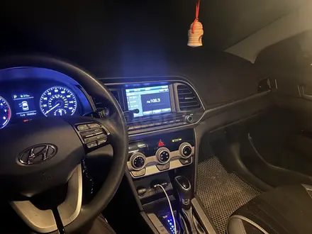 Hyundai Elantra 2018 года за 4 400 000 тг. в Актобе – фото 3