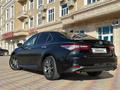 Toyota Camry 2022 года за 16 800 000 тг. в Актау – фото 5