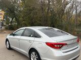Hyundai Sonata 2015 года за 3 500 000 тг. в Караганда – фото 2