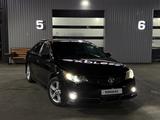 Toyota Camry 2012 года за 7 700 000 тг. в Актобе – фото 2