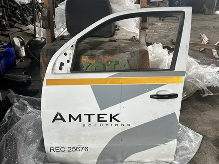 Дверь на Фольксваген Амарок за 100 000 тг. в Алматы