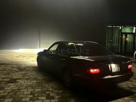 Mercedes-Benz E 320 2001 года за 5 200 000 тг. в Караганда – фото 4