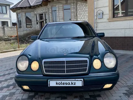 Mercedes-Benz E 240 1998 года за 4 000 000 тг. в Алматы