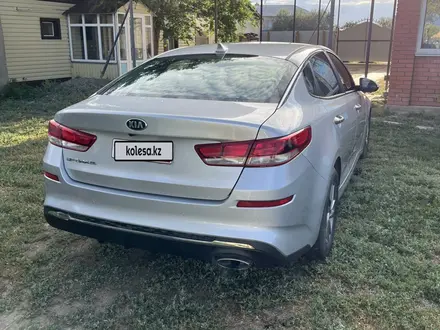 Kia Optima 2019 года за 7 100 000 тг. в Уральск – фото 2