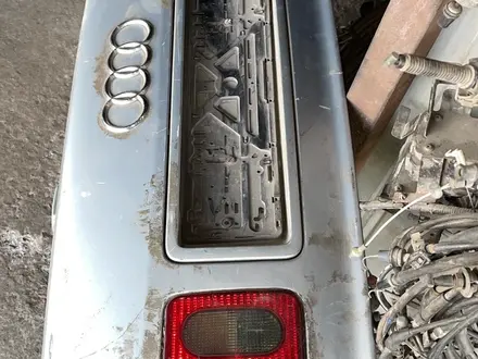 Крышка багажника на ауди А 8 д2үшін20 000 тг. в Алматы – фото 2