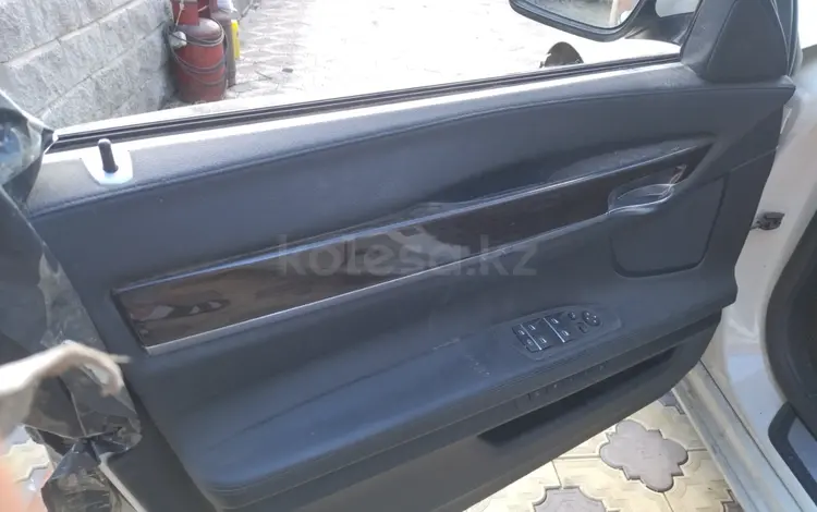 Дверная обшивка карта двери BMW F01 F02 за 50 000 тг. в Алматы
