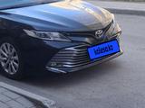 Toyota Camry 2018 года за 13 900 000 тг. в Усть-Каменогорск – фото 2