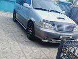 Kia Carnival 2001 годаүшін3 200 000 тг. в Костанай