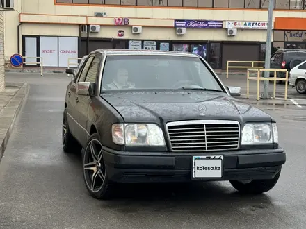 Mercedes-Benz E 200 1993 года за 2 300 000 тг. в Семей – фото 4