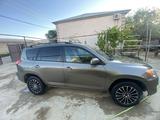 Toyota RAV4 2012 года за 7 000 000 тг. в Актау – фото 2