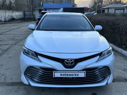 Toyota Camry 2019 года за 13 700 000 тг. в Астана