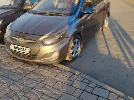 Hyundai Solaris 2011 года за 2 800 000 тг. в Актобе – фото 2