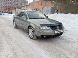 Volkswagen Passat 2002 годаfor2 500 000 тг. в Астана