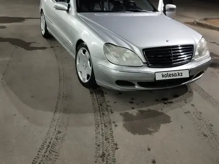 Mercedes-Benz S 320 2000 года за 4 400 000 тг. в Алматы – фото 2