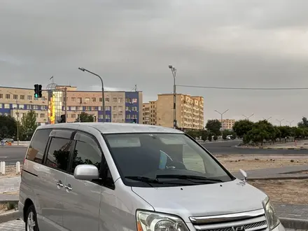 Toyota Noah 2005 года за 5 500 000 тг. в Актау – фото 2