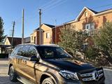 Mercedes-Benz GLS 400 2018 года за 28 000 000 тг. в Атырау