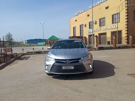 Toyota Camry 2015 года за 5 650 000 тг. в Уральск – фото 3
