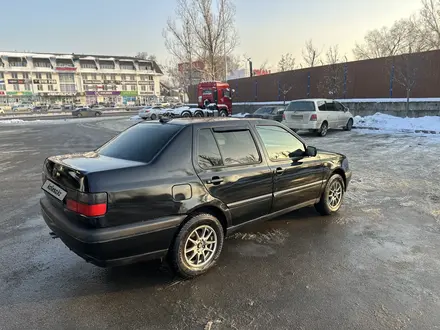 Volkswagen Vento 1995 года за 1 100 000 тг. в Алматы