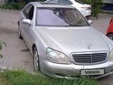 Mercedes-Benz S 320 1999 года за 3 406 333 тг. в Алматы – фото 2