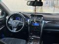 Toyota Camry 2015 года за 12 500 000 тг. в Актобе – фото 7