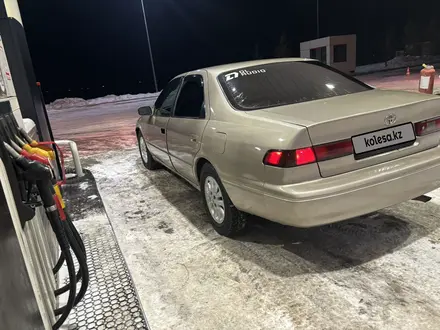 Toyota Camry 1998 года за 3 300 000 тг. в Астана – фото 2