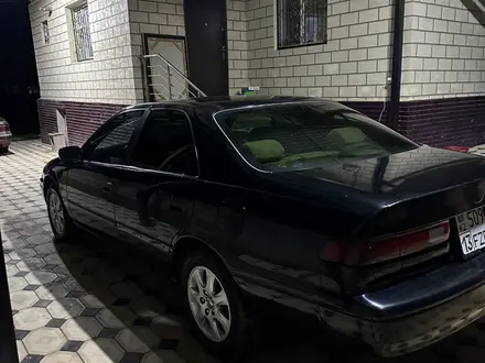 Toyota Camry 1998 года за 3 100 000 тг. в Шымкент – фото 3