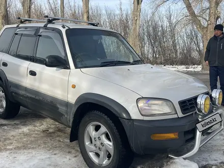 Toyota RAV4 1998 года за 3 950 000 тг. в Алматы – фото 3