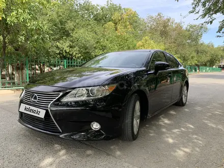 Lexus ES 300h 2015 года за 10 200 000 тг. в Атырау – фото 2