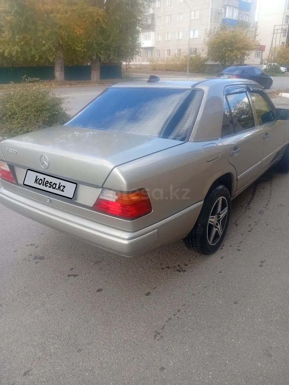 Mercedes-Benz S-Class, 1990
