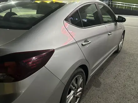 Hyundai Elantra 2019 года за 5 350 000 тг. в Караганда – фото 6