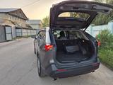 Toyota RAV4 2019 года за 13 900 000 тг. в Алматы – фото 3