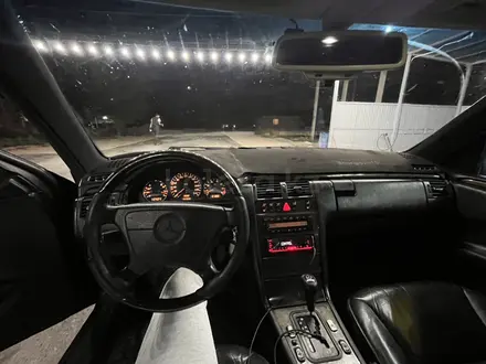 Mercedes-Benz E 230 1997 года за 2 500 000 тг. в Алматы – фото 10