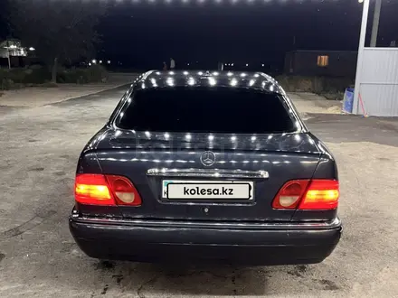 Mercedes-Benz E 230 1997 года за 2 500 000 тг. в Алматы – фото 19
