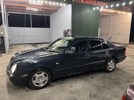 Mercedes-Benz E 230 1997 года за 2 500 000 тг. в Алматы – фото 5