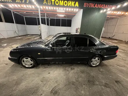 Mercedes-Benz E 230 1997 года за 2 500 000 тг. в Алматы – фото 6