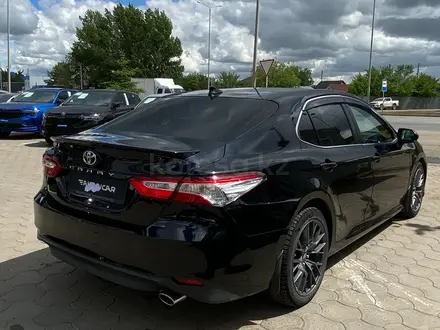Toyota Camry 2020 года за 11 900 000 тг. в Уральск – фото 5