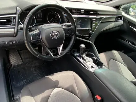 Toyota Camry 2020 года за 11 900 000 тг. в Уральск – фото 9