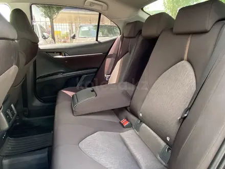 Toyota Camry 2020 года за 11 900 000 тг. в Уральск – фото 10