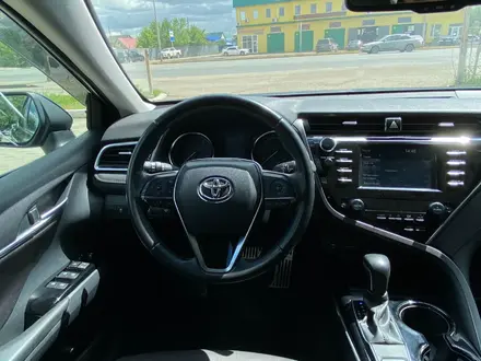 Toyota Camry 2020 года за 11 900 000 тг. в Уральск – фото 12