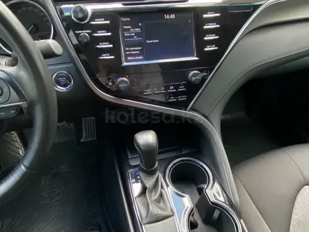 Toyota Camry 2020 года за 11 900 000 тг. в Уральск – фото 21