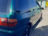 Volkswagen Sharan 1996 годаfor1 300 000 тг. в Кулан