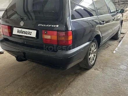 Volkswagen Passat 1994 года за 1 810 000 тг. в Уральск – фото 2