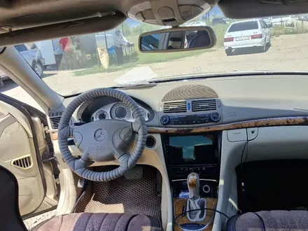Mercedes-Benz E 240 2005 года за 4 500 000 тг. в Актобе – фото 18