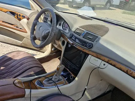 Mercedes-Benz E 240 2005 года за 4 500 000 тг. в Актобе – фото 19
