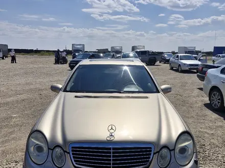 Mercedes-Benz E 240 2005 года за 4 500 000 тг. в Актобе – фото 2