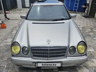 Mercedes-Benz E 230