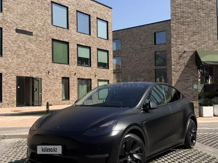 Tesla Model Y 2022 года за 16 100 000 тг. в Алматы